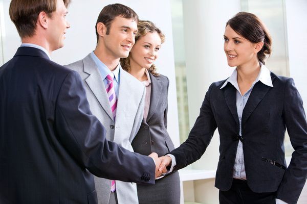 Đối tác bắt tay hợp tác